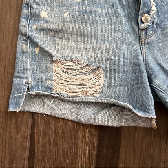 Good American Bombshell Boyfriend Distressed Denim Shorts in Blue043 Sz 28 - Picture 3 of 8